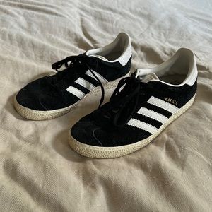 Black suede adidas gazelle shoes. These are the soccer style.Very cool/on trend!